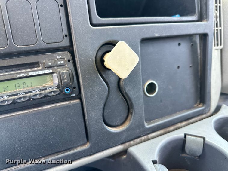 image for item DK6686 2011 International DuraStar 4300 flatbed truck