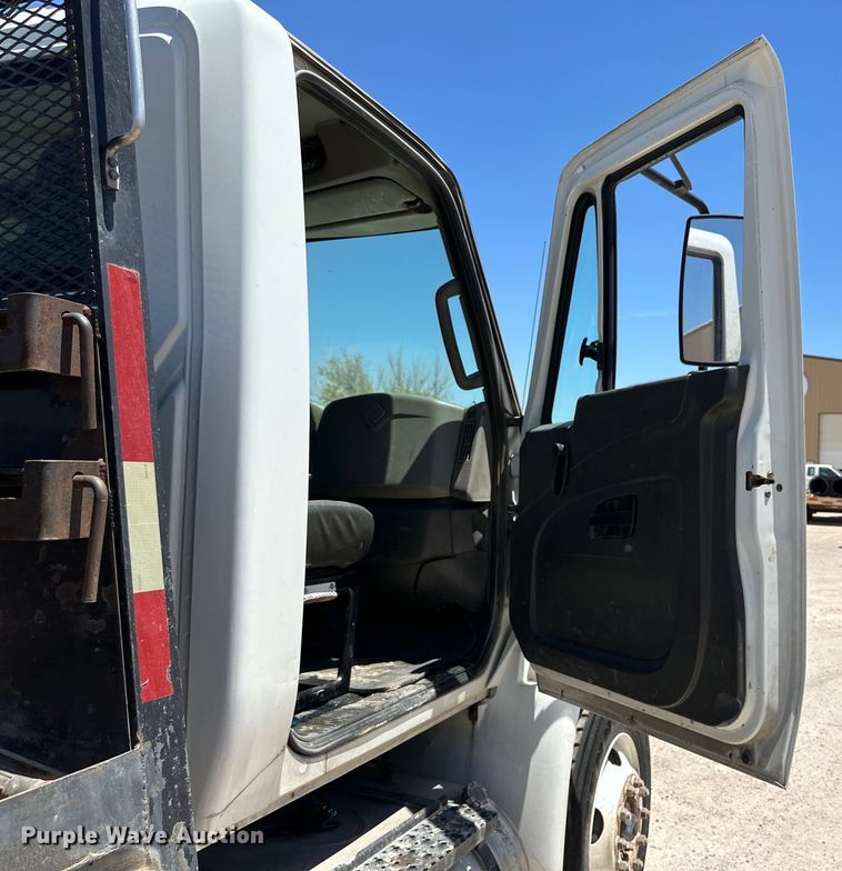 image for item DK6686 2011 International DuraStar 4300 flatbed truck