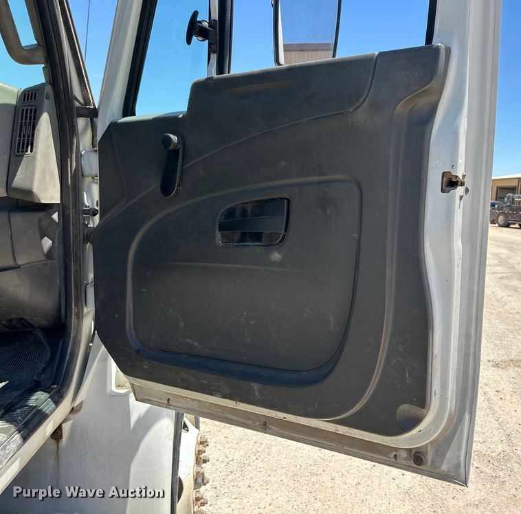 image for item DK6686 2011 International DuraStar 4300 flatbed truck