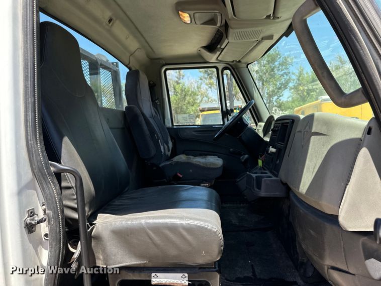 image for item DK6686 2011 International DuraStar 4300 flatbed truck