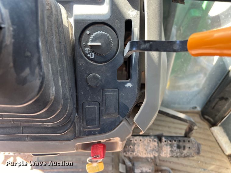 image for item DO2420 2015 John Deere  5065E MFWD tractor