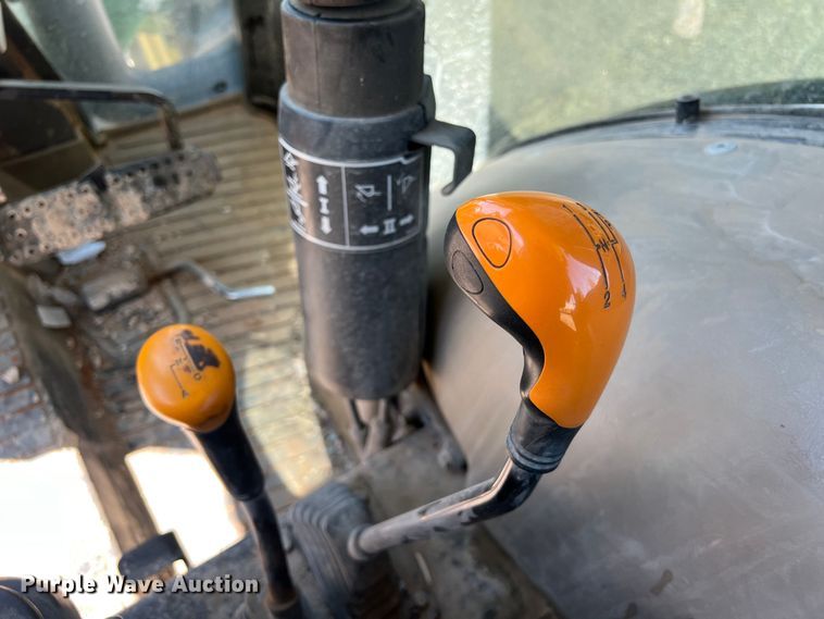 image for item DO2420 2015 John Deere  5065E MFWD tractor