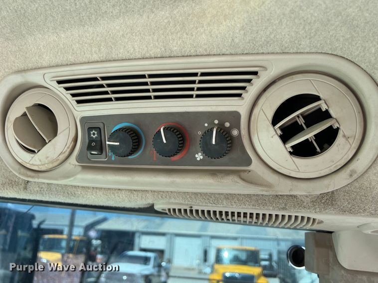 image for item DO2420 2015 John Deere  5065E MFWD tractor