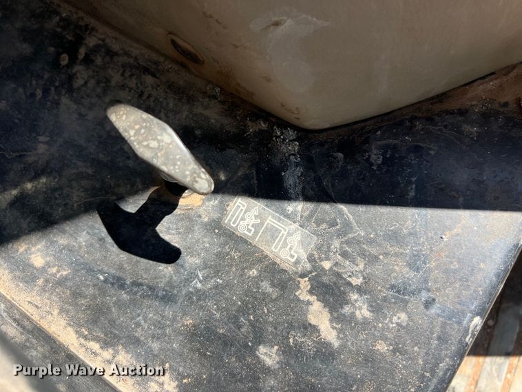 image for item DO2420 2015 John Deere  5065E MFWD tractor