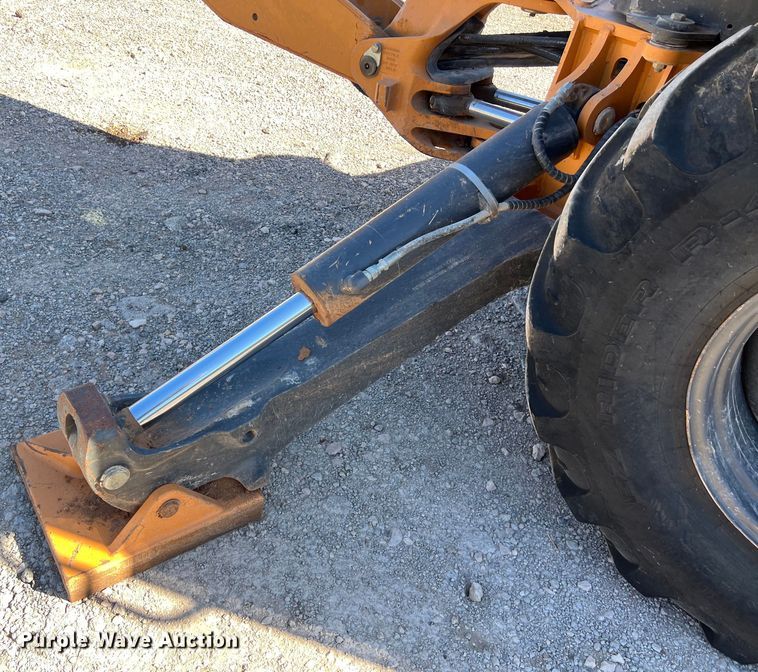 image for item DO2423 Case 580 Super N backhoe
