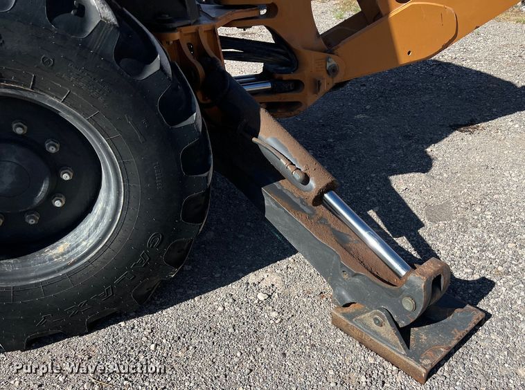 image for item DO2423 Case 580 Super N backhoe