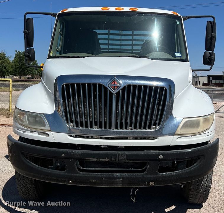 image for item DO2424 2011 International  DuraStar 4300 flatbed truck