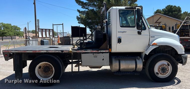 image for item DO2424 2011 International  DuraStar 4300 flatbed truck