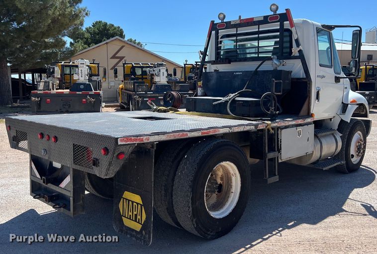image for item DO2424 2011 International  DuraStar 4300 flatbed truck
