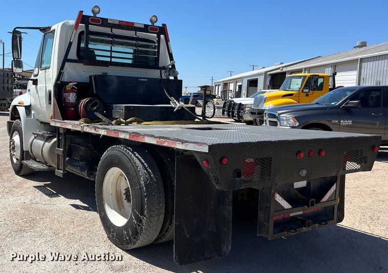 image for item DO2424 2011 International  DuraStar 4300 flatbed truck