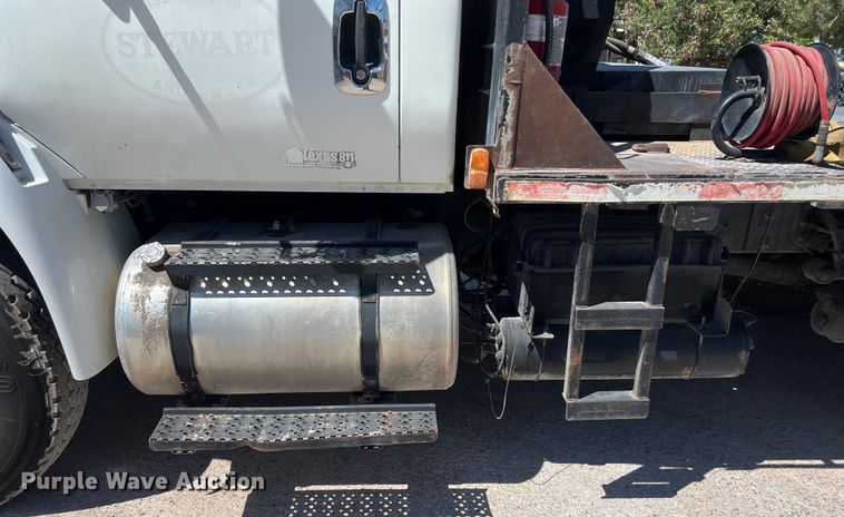 image for item DO2424 2011 International  DuraStar 4300 flatbed truck