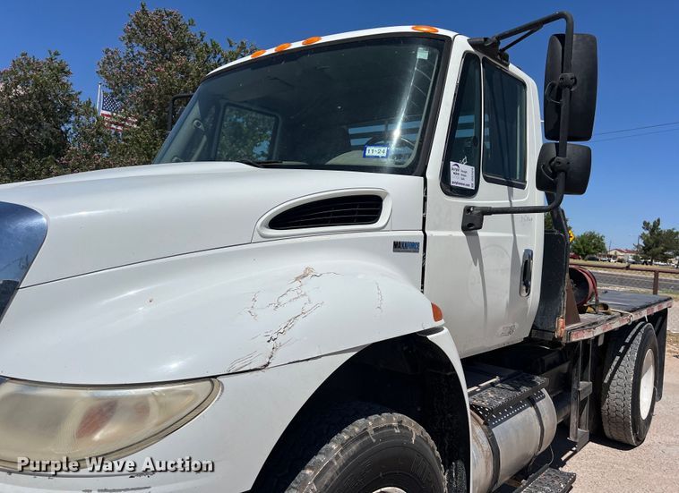 image for item DO2424 2011 International  DuraStar 4300 flatbed truck