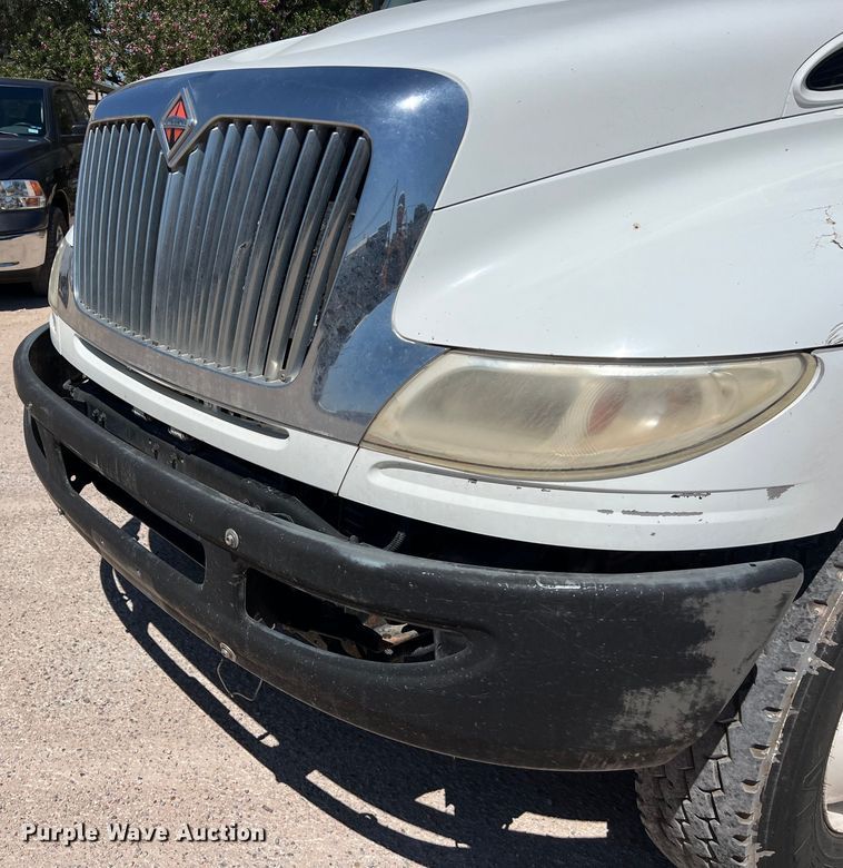 image for item DO2424 2011 International  DuraStar 4300 flatbed truck