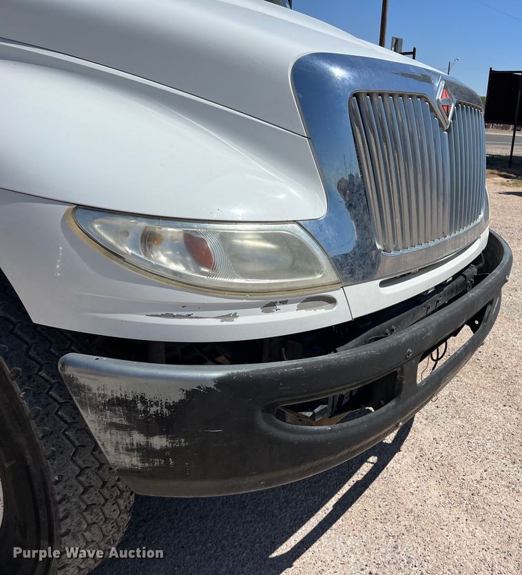 image for item DO2424 2011 International  DuraStar 4300 flatbed truck