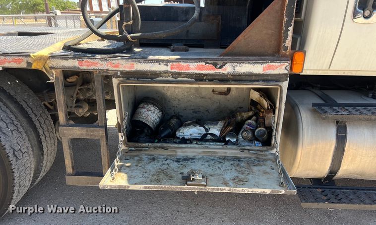 image for item DO2424 2011 International  DuraStar 4300 flatbed truck