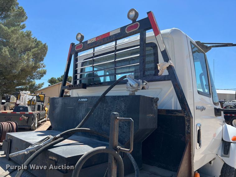 image for item DO2424 2011 International  DuraStar 4300 flatbed truck