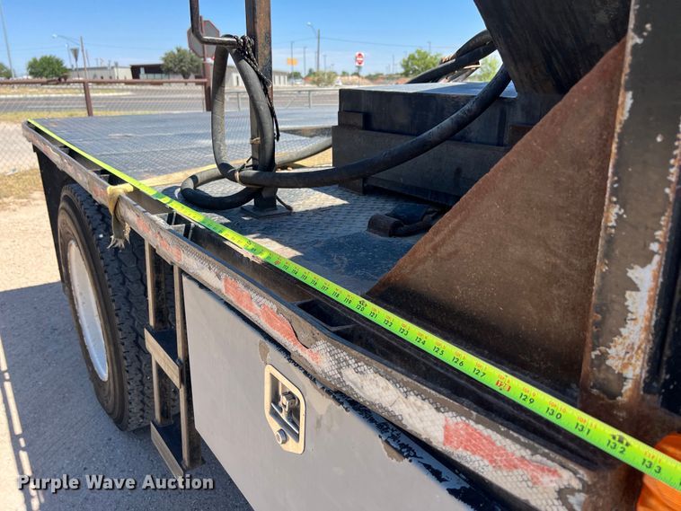 image for item DO2424 2011 International  DuraStar 4300 flatbed truck