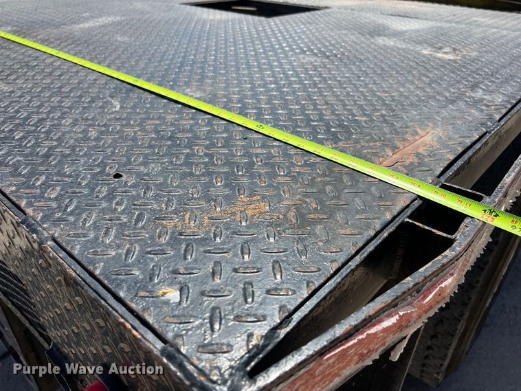 image for item DO2424 2011 International  DuraStar 4300 flatbed truck