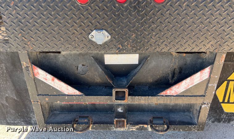 image for item DO2424 2011 International  DuraStar 4300 flatbed truck