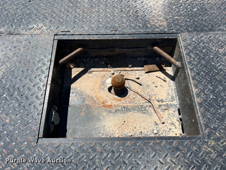 image for item DO2424 2011 International  DuraStar 4300 flatbed truck