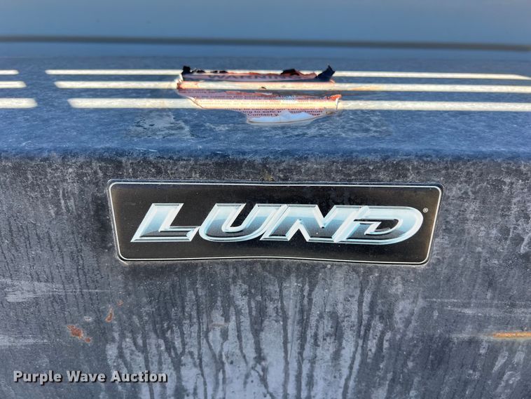 image for item DO2424 2011 International  DuraStar 4300 flatbed truck