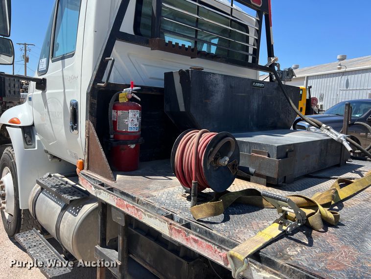 image for item DO2424 2011 International  DuraStar 4300 flatbed truck