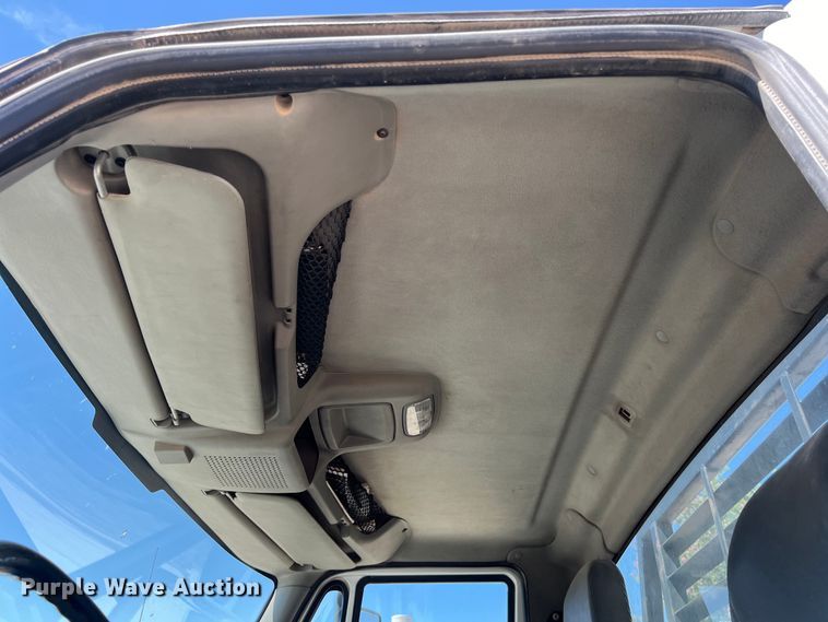 image for item DO2424 2011 International  DuraStar 4300 flatbed truck