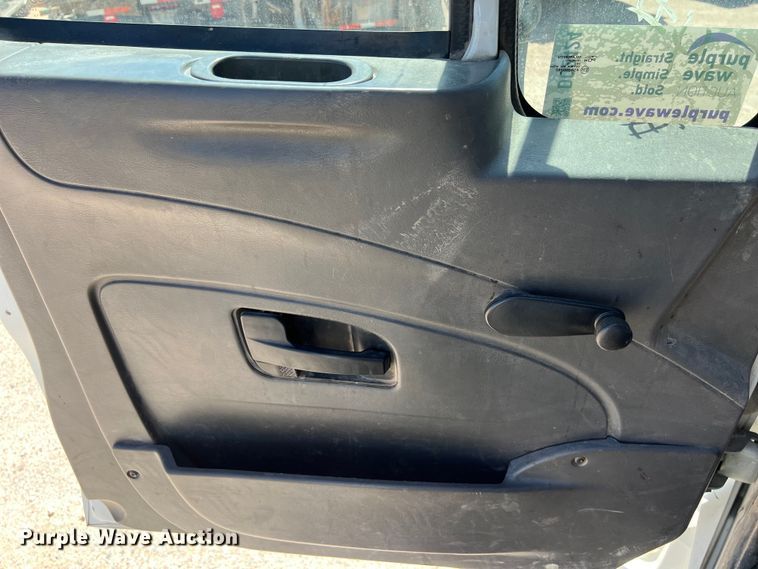 image for item DO2424 2011 International  DuraStar 4300 flatbed truck