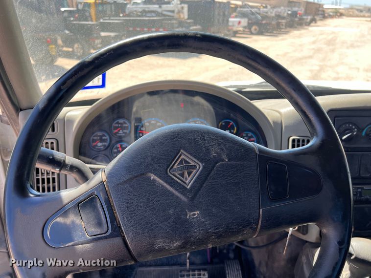 image for item DO2424 2011 International  DuraStar 4300 flatbed truck