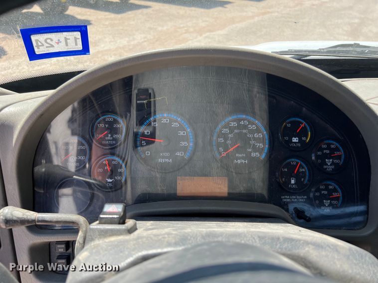 image for item DO2424 2011 International  DuraStar 4300 flatbed truck