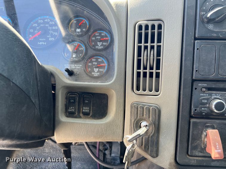 image for item DO2424 2011 International  DuraStar 4300 flatbed truck