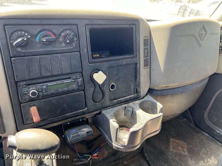 image for item DO2424 2011 International  DuraStar 4300 flatbed truck