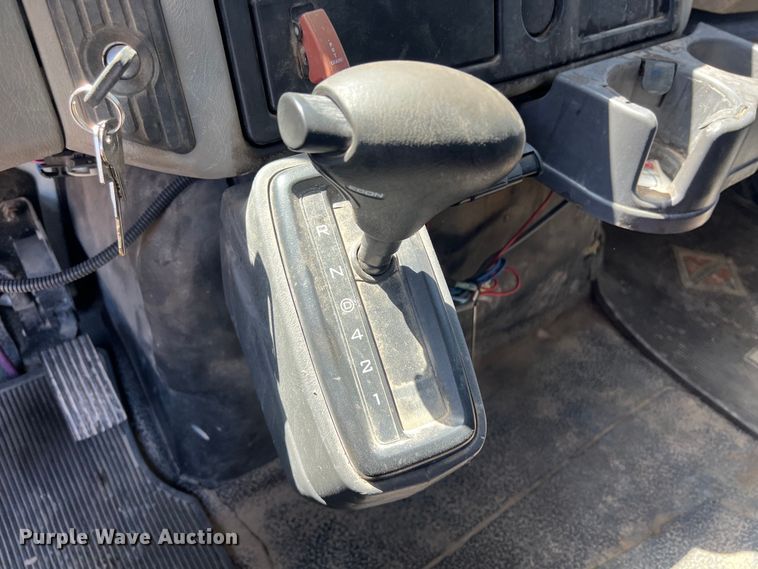 image for item DO2424 2011 International  DuraStar 4300 flatbed truck