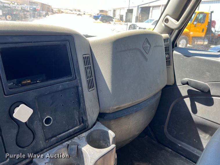 image for item DO2424 2011 International  DuraStar 4300 flatbed truck