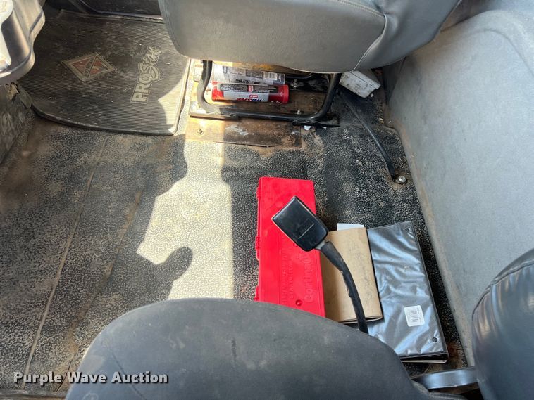 image for item DO2424 2011 International  DuraStar 4300 flatbed truck