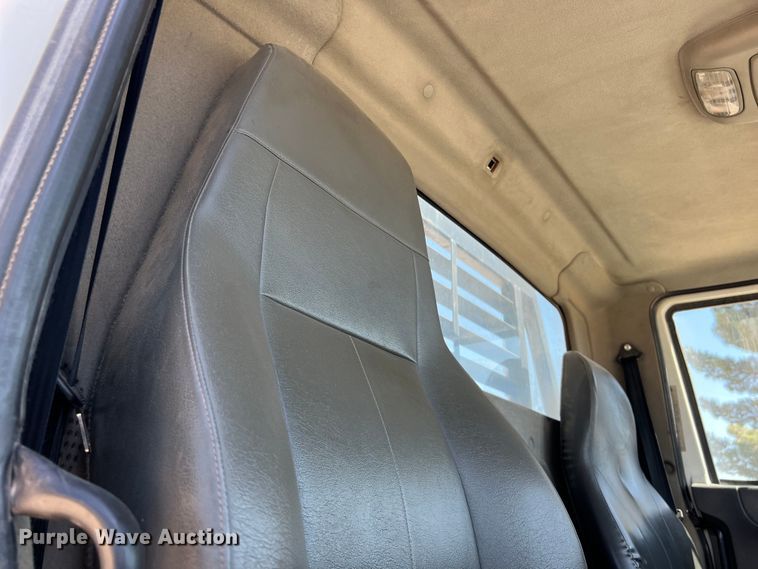 image for item DO2424 2011 International  DuraStar 4300 flatbed truck