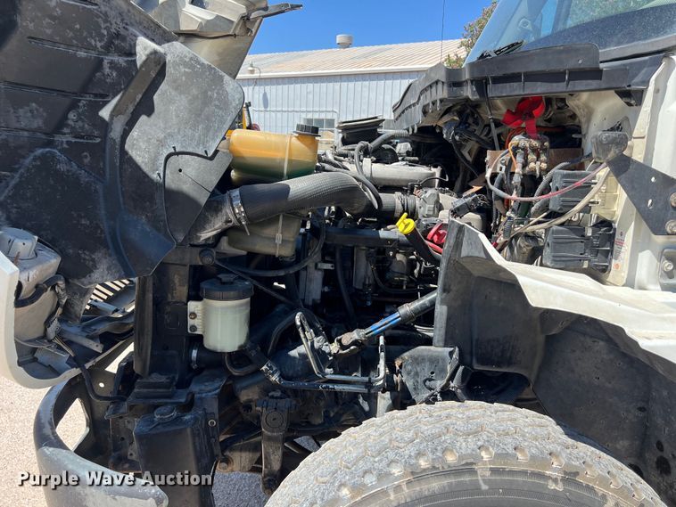 image for item DO2424 2011 International  DuraStar 4300 flatbed truck