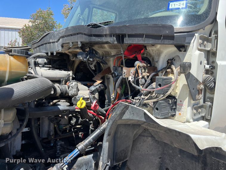 image for item DO2424 2011 International  DuraStar 4300 flatbed truck