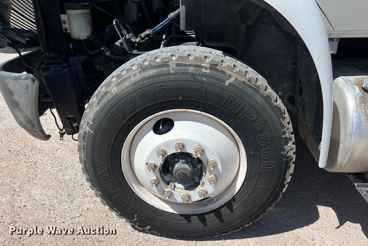 image for item DO2424 2011 International  DuraStar 4300 flatbed truck