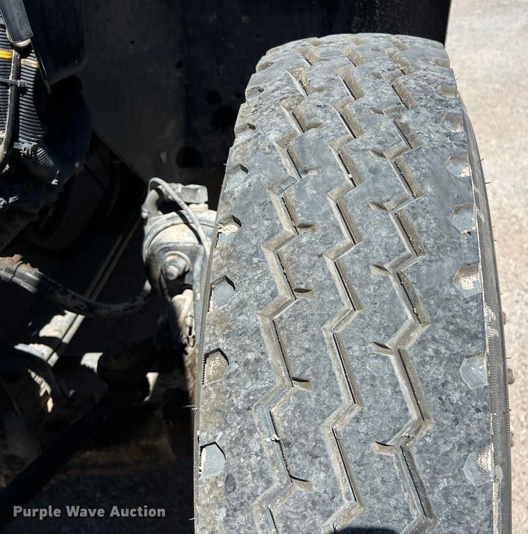 image for item DO2424 2011 International  DuraStar 4300 flatbed truck