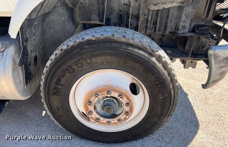 image for item DO2424 2011 International  DuraStar 4300 flatbed truck