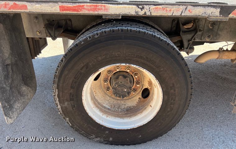 image for item DO2424 2011 International  DuraStar 4300 flatbed truck