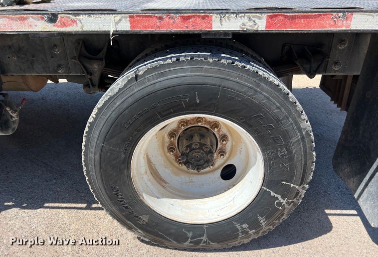 image for item DO2424 2011 International  DuraStar 4300 flatbed truck