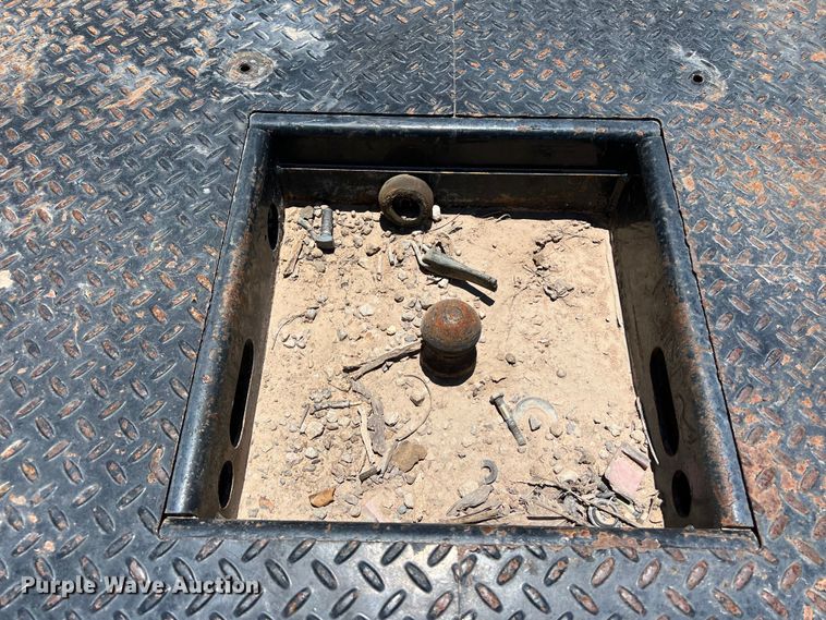 image for item DO2427 2012 Dodge Ram 3500HD Crew Cab flatbed pickup truck