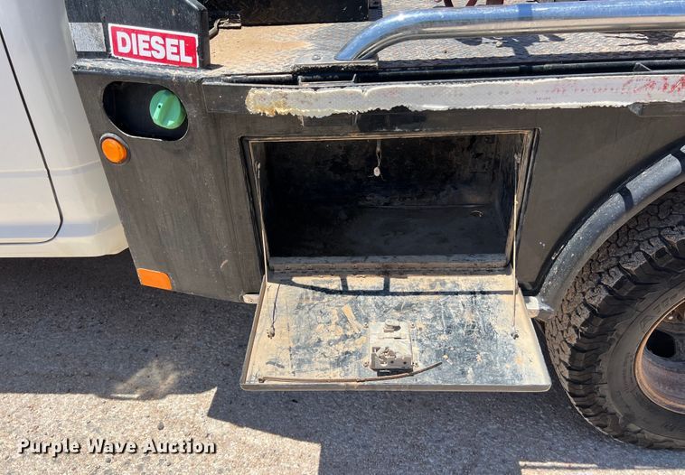 image for item DO2427 2012 Dodge Ram 3500HD Crew Cab flatbed pickup truck