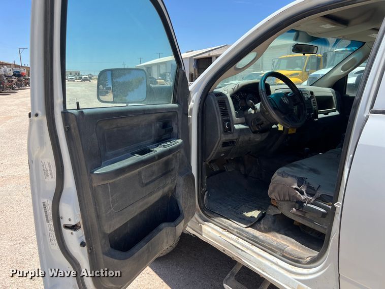 image for item DO2427 2012 Dodge Ram 3500HD Crew Cab flatbed pickup truck