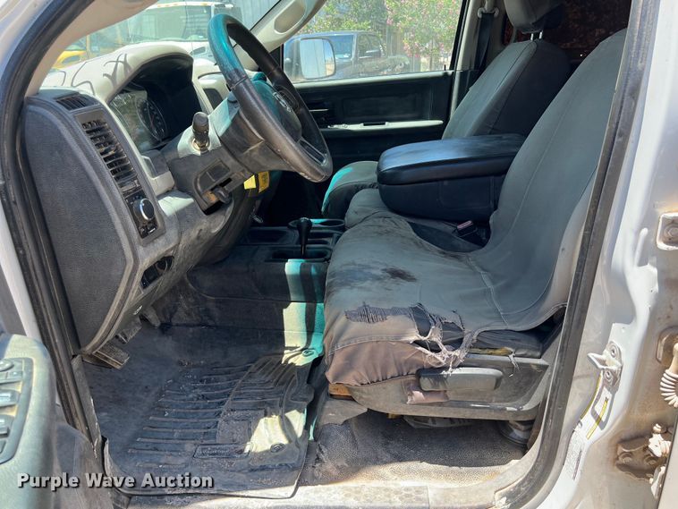 image for item DO2427 2012 Dodge Ram 3500HD Crew Cab flatbed pickup truck