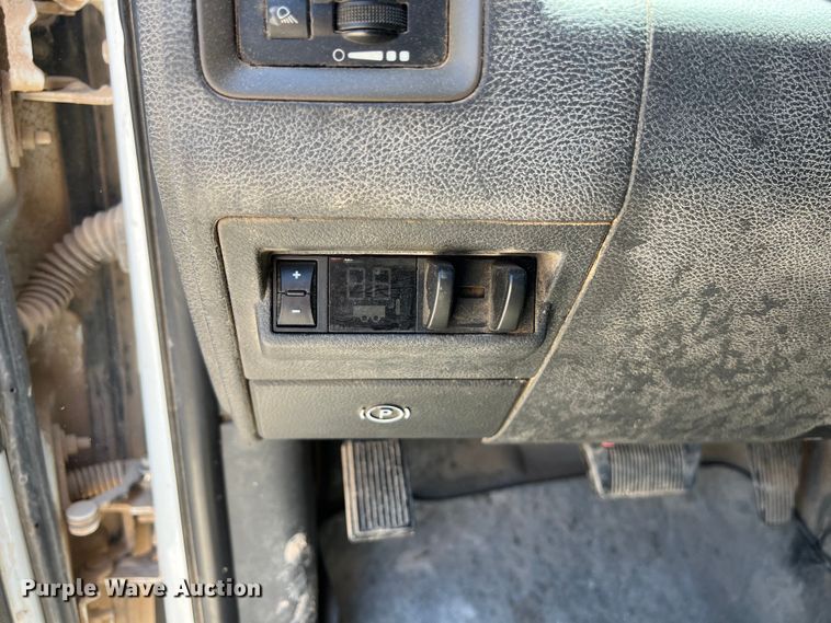 image for item DO2427 2012 Dodge Ram 3500HD Crew Cab flatbed pickup truck