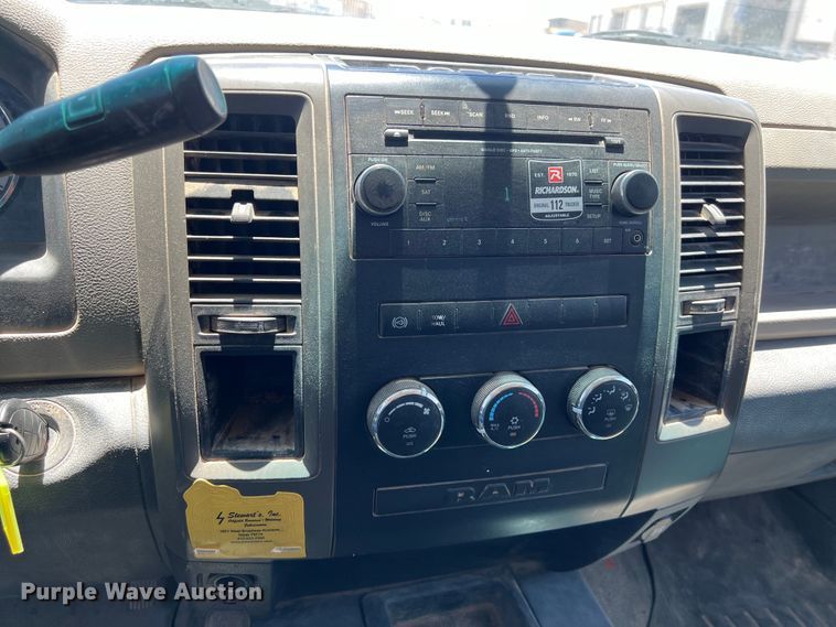 image for item DO2427 2012 Dodge Ram 3500HD Crew Cab flatbed pickup truck