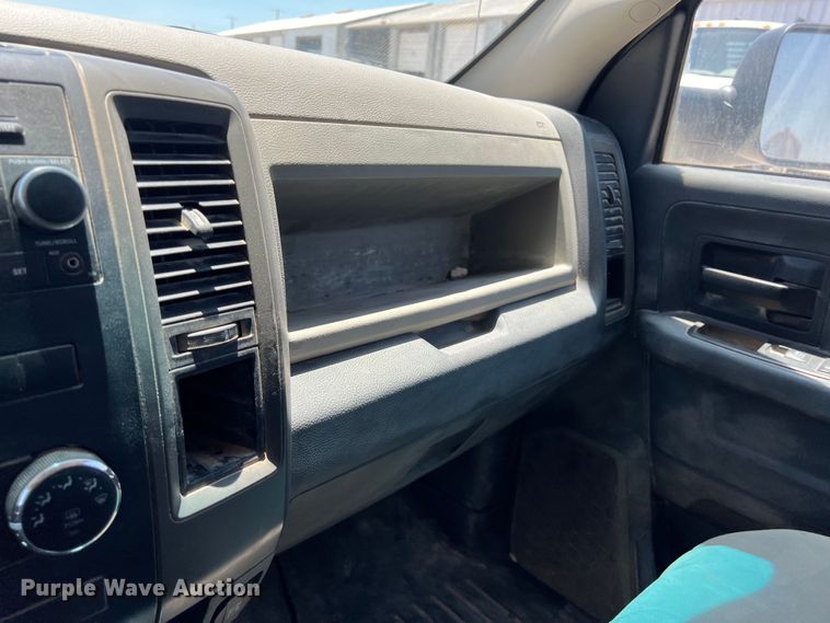 image for item DO2427 2012 Dodge Ram 3500HD Crew Cab flatbed pickup truck